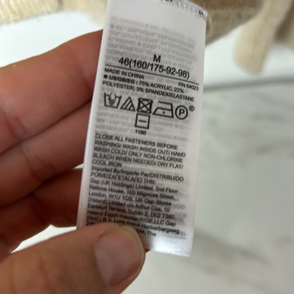 Gap women’s v-neck cardigan Md - Picture 3 of 4